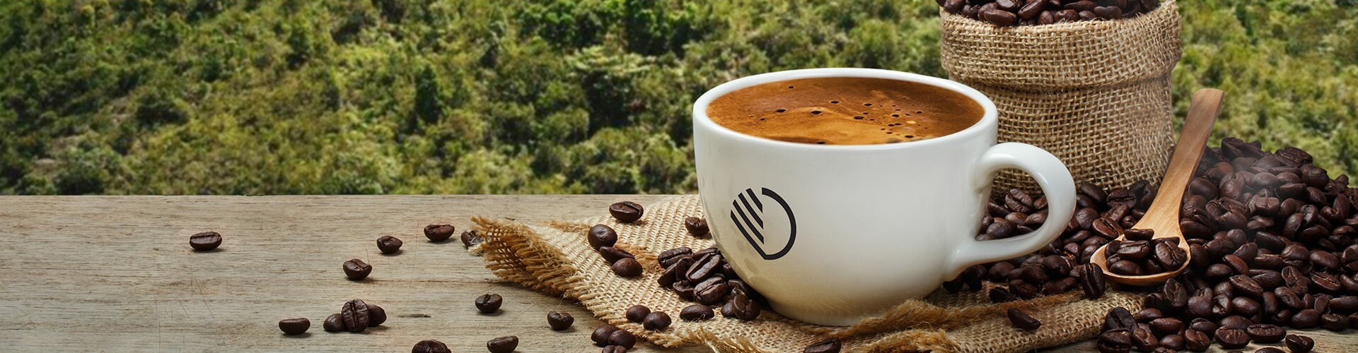 Duurzame koffiebeker en koffiebonen verkrijgbaar van Van Duijnen koffie