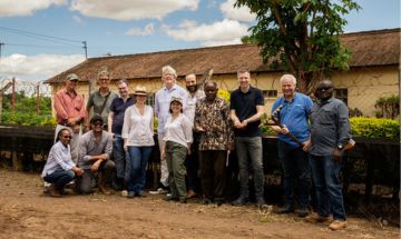 groepsfoto in tanzania Paul Kragten met Farmers direct